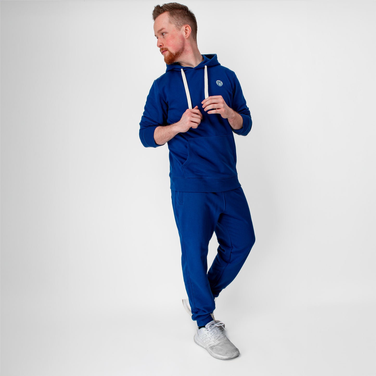 Hoodie und Jogginghose in blau