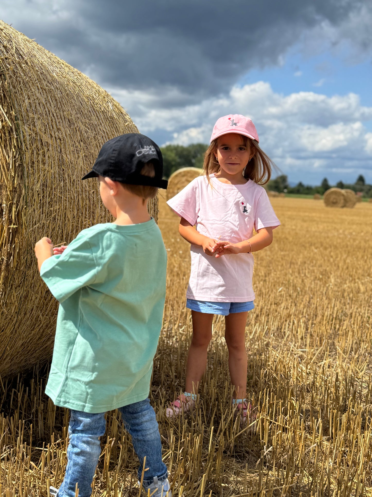 Schöne Partner und/oder Geschwister T-Shirts in grün und rosa auf super weichem Stoff. Bequem, Nachhaltig, praktisch.