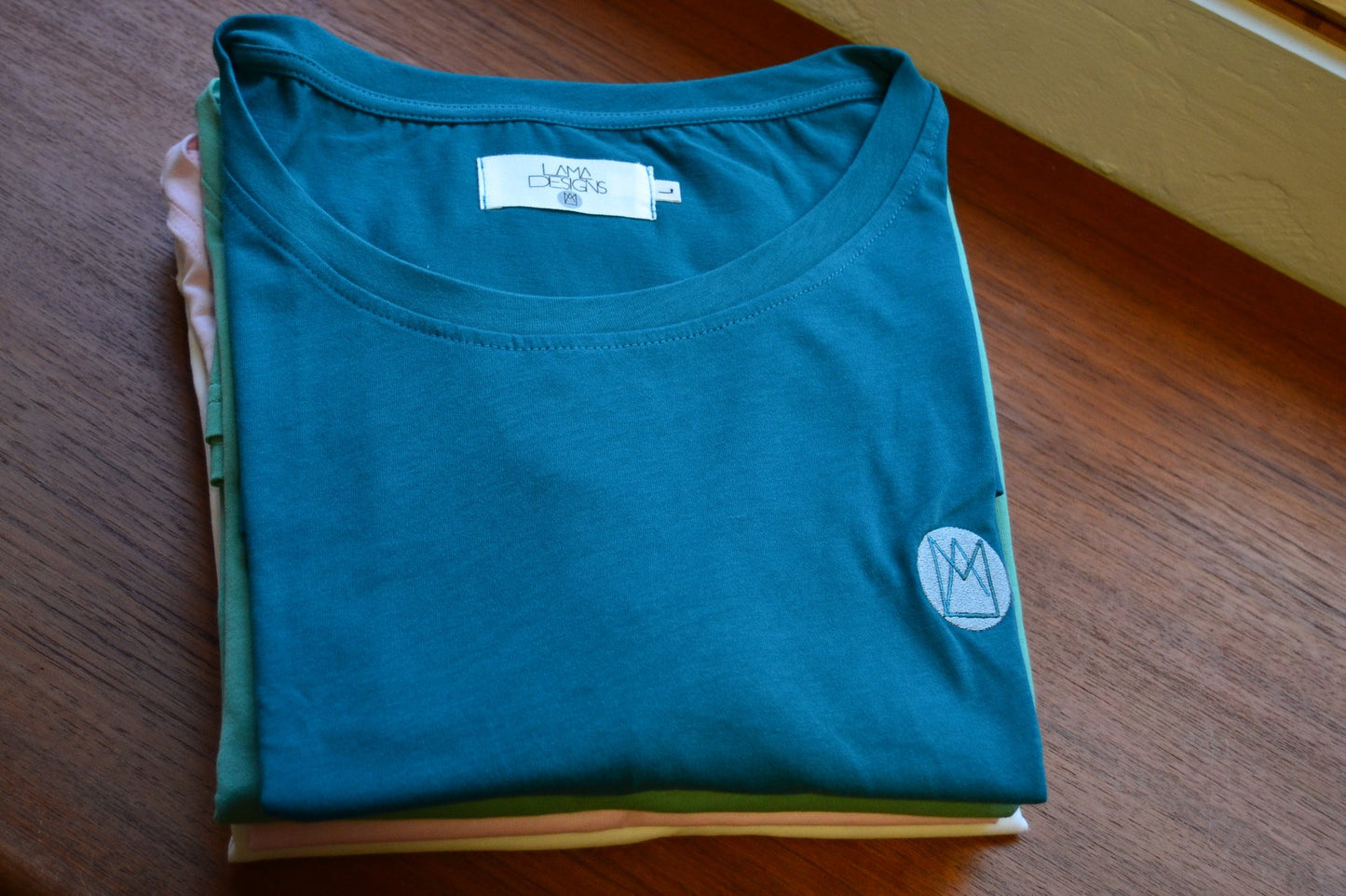 T-Shirt „Krone“– Leicht, liebevoll & 100 % Bio Baumwolle